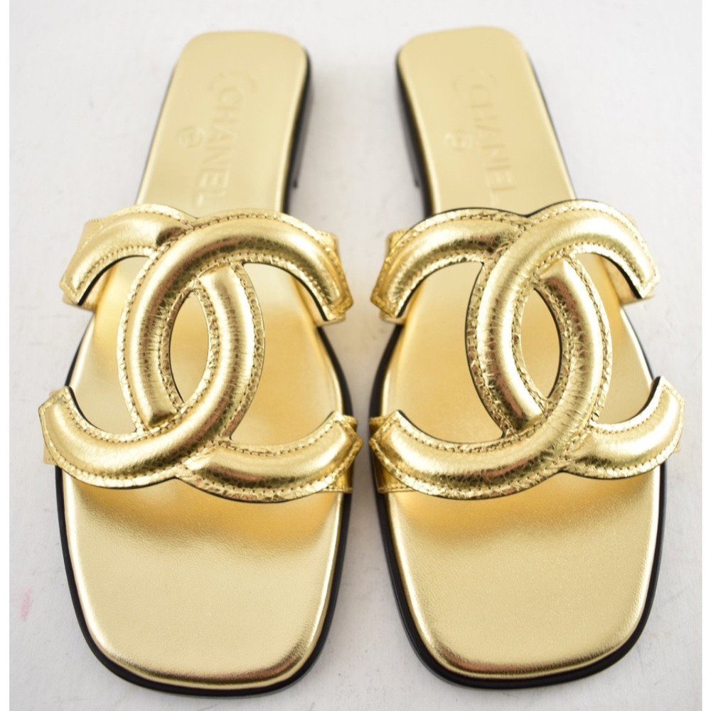 Chanel 26S Golden Gold Cracked Leather XL CC Logo Mules Slides Flat Sandals 38.5 - Picture 14 of 16